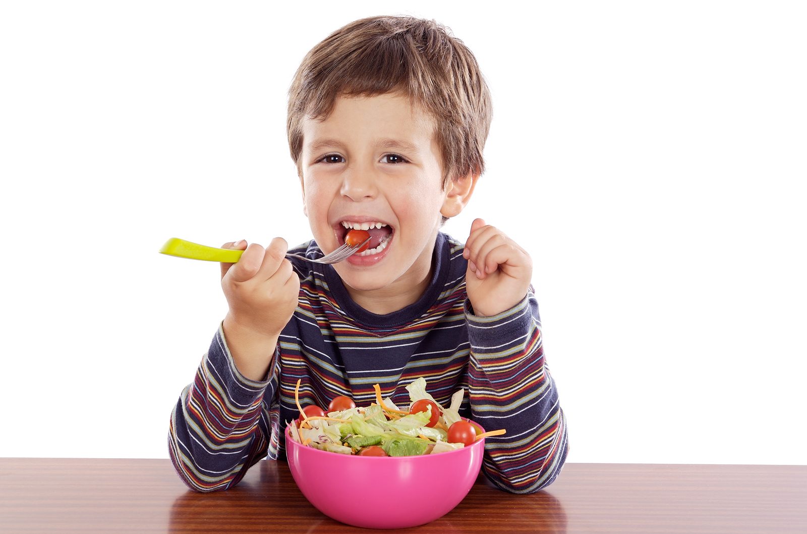 Imagen de niño comiendo en un comedor escolar